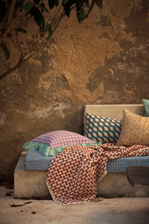 SHIPS SEPTEMBER - Marmelatta Full Ruffle Cushion